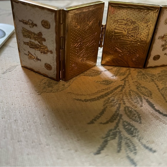 Picture frames - Picture 3 of 3